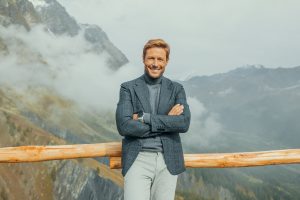 https://www.railibri.rai.it/massimiliano-ossini-presenta-k2-un-passo-dalla-vetta-un-passo-dalla-vita-a-milano-12-12/